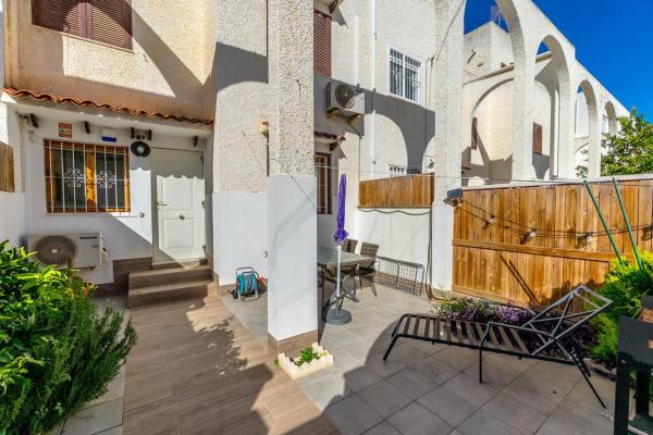 Piso en calle Dublín, 79