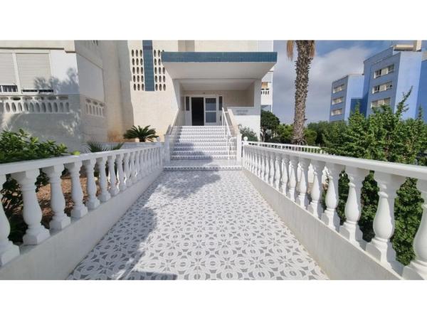 Piso en avenida Corinto, 108 -106