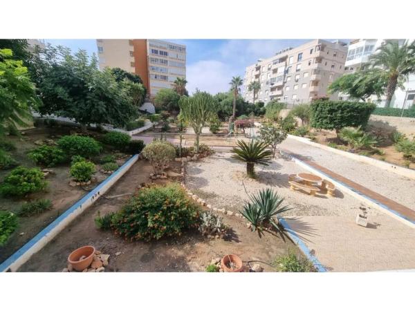 Piso en avenida Corinto, 108 -106