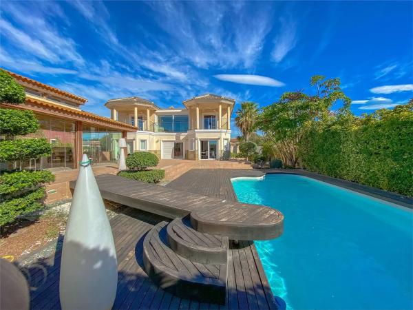 Casa independiente en calle Levante