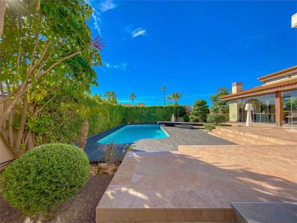 Casa independiente en calle Levante