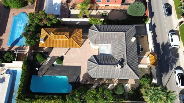 Casa independiente en calle Levante