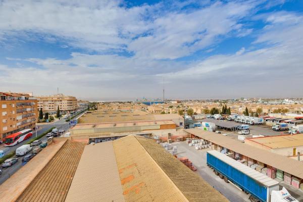 Estudio en calle Caritas, 2