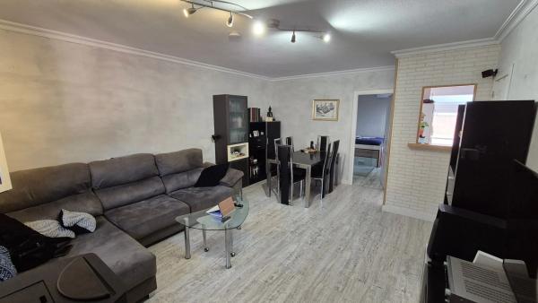 Chalet pareado en calle Talía