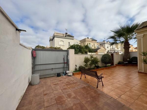 Casa independiente en pasaje Perdiguera