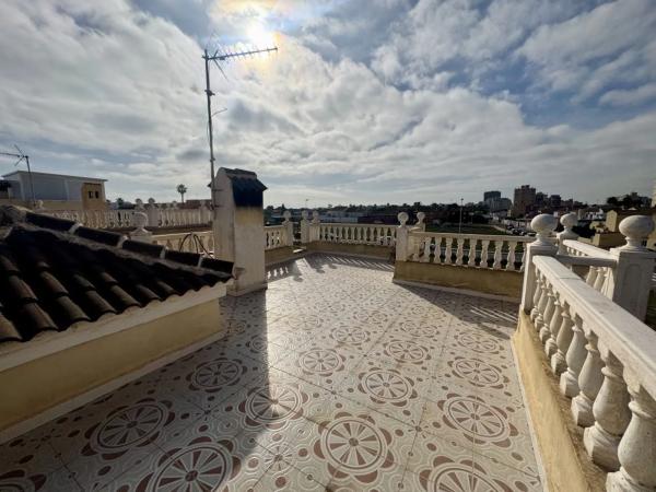 Casa independiente en pasaje Perdiguera