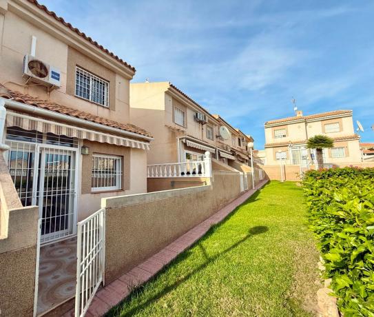 Chalet pareado en avenida Alonso de Quijano