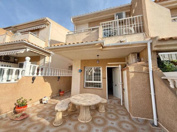 Chalet pareado en avenida Alonso de Quijano