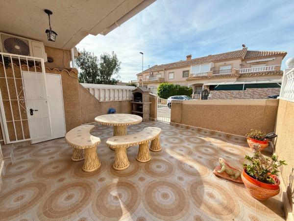 Chalet pareado en avenida Alonso de Quijano