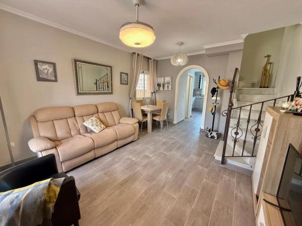 Chalet pareado en avenida Alonso de Quijano