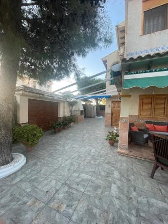 Casa independiente en calle Baco los Cisnis