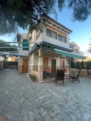 Casa independiente en calle Baco los Cisnis