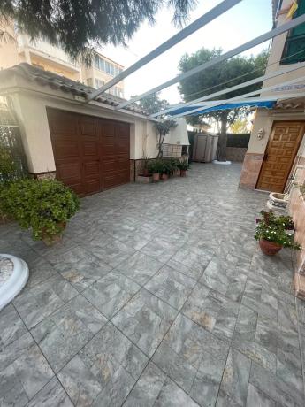 Casa independiente en calle Baco los Cisnis