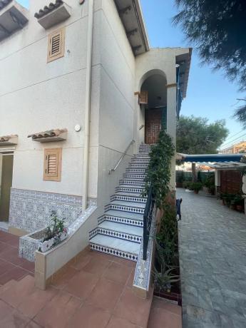 Casa independiente en calle Baco los Cisnis