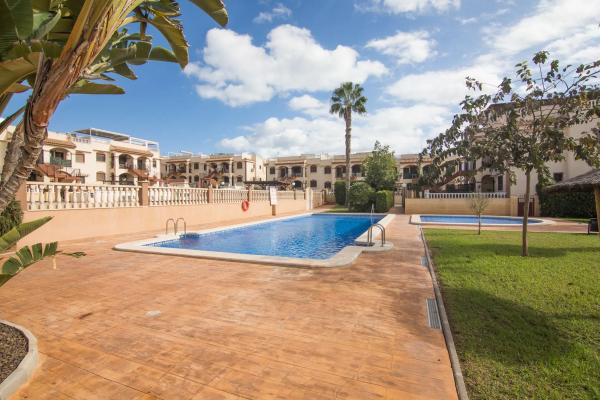 Chalet adosado en avenida Asociación Victimas del Terrorismo, 43