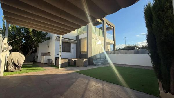 Casa independiente en avenida Tenerife