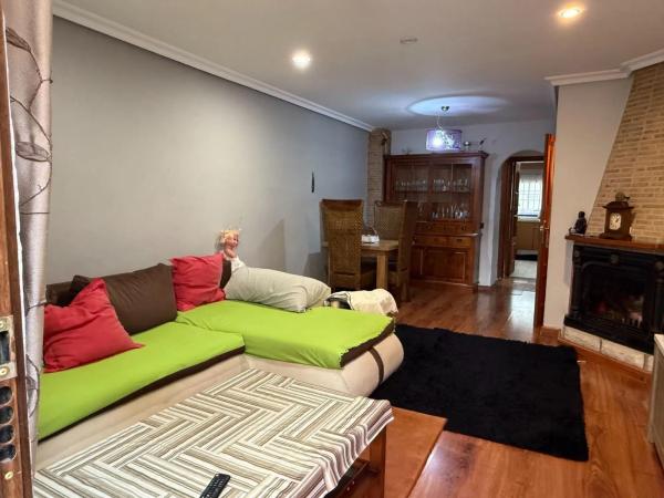 Chalet adosado en calle Joven Pura