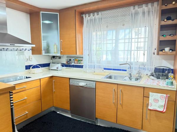 Chalet adosado en calle Joven Pura