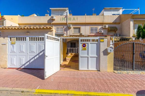 Chalet pareado en calle Ariadna, 6
