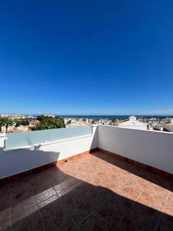 Chalet adosado en avenida Torreblanca, 6