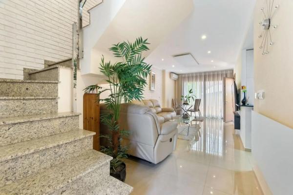 Chalet adosado en calle Gotzone Mora