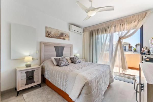 Chalet adosado en calle Gotzone Mora