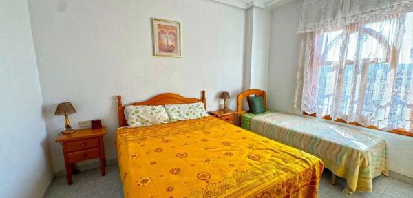 Chalet pareado en calle Marcelina, 1