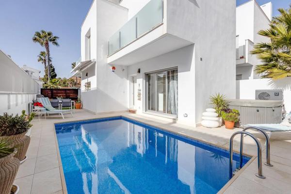 Casa independiente en calle Tomas Valcarcel