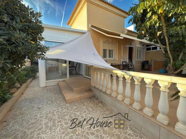 Chalet pareado en calle Foque