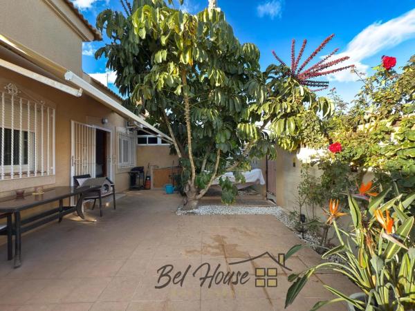 Chalet pareado en calle Foque