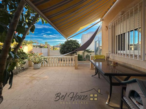 Chalet pareado en calle Foque