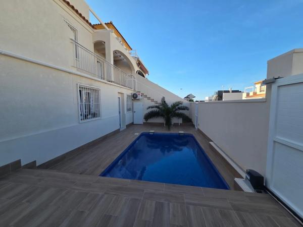 Chalet pareado en calle Marconi, 85