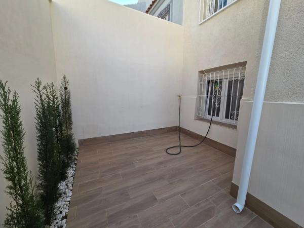 Chalet pareado en calle Marconi, 85