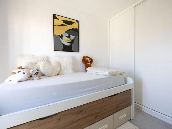 Chalet pareado en calle Madamme Curie