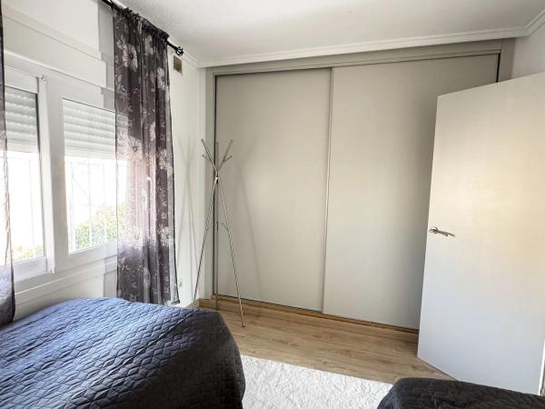 Chalet adosado en calle Nervión, 14