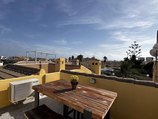 Chalet adosado en calle Nervión, 14