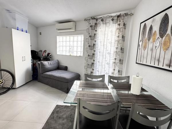 Chalet adosado en calle Nervión, 14