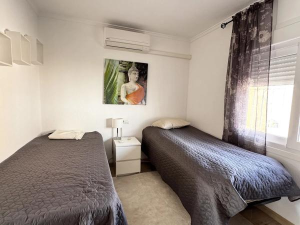 Chalet adosado en calle Nervión, 14