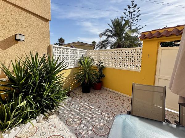 Chalet adosado en calle Nervión, 14