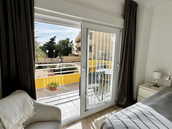 Chalet adosado en calle Nervión, 14