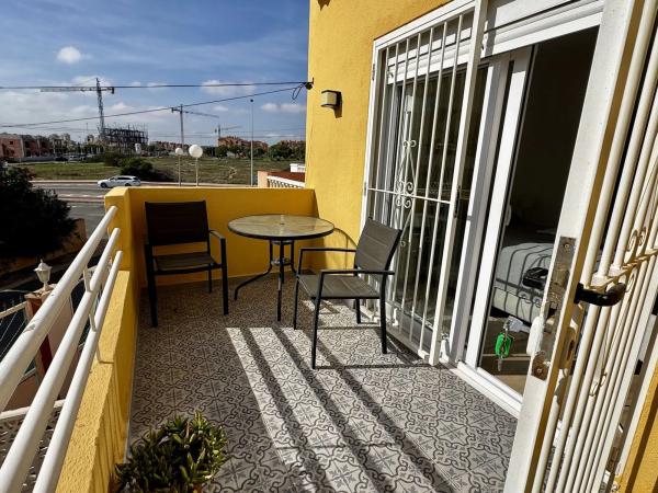 Chalet adosado en calle Nervión, 14