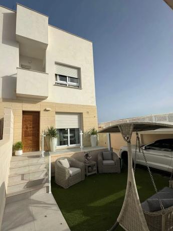 Chalet adosado en calle Madamme Curie