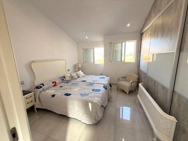 Chalet adosado en calle Jacinto Benavente
