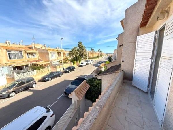 Chalet adosado en calle Jacinto Benavente