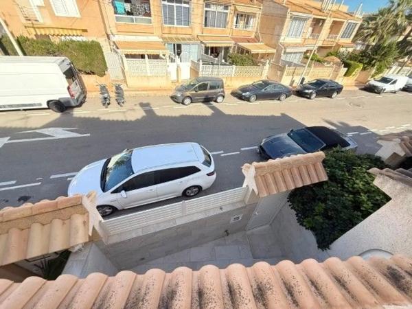 Chalet adosado en calle Jacinto Benavente