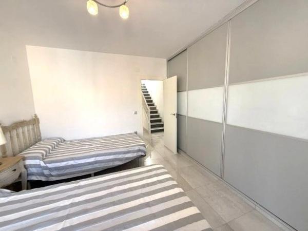 Chalet adosado en calle Jacinto Benavente