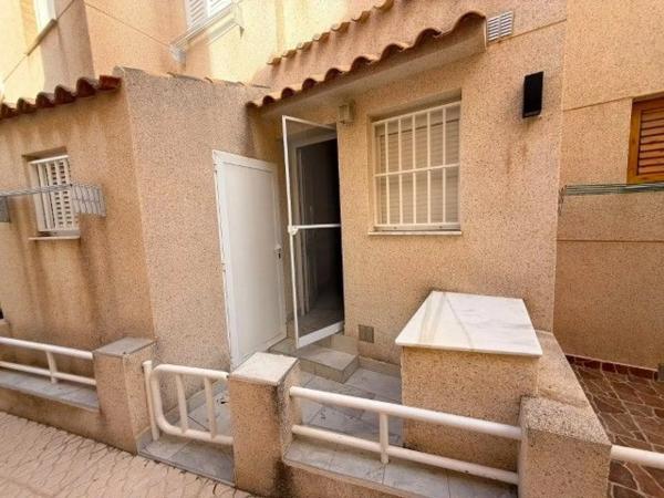 Chalet adosado en calle Jacinto Benavente