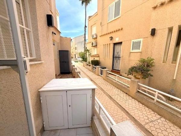 Chalet adosado en calle Jacinto Benavente