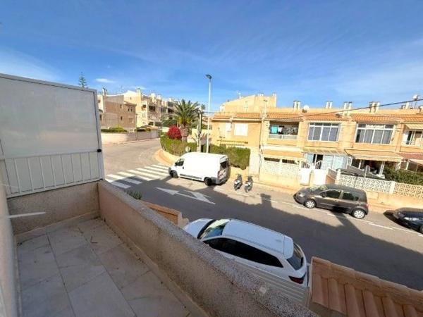 Chalet adosado en calle Jacinto Benavente