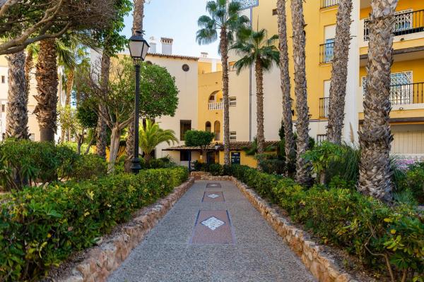 Chalet pareado en Av Roentgen, 6